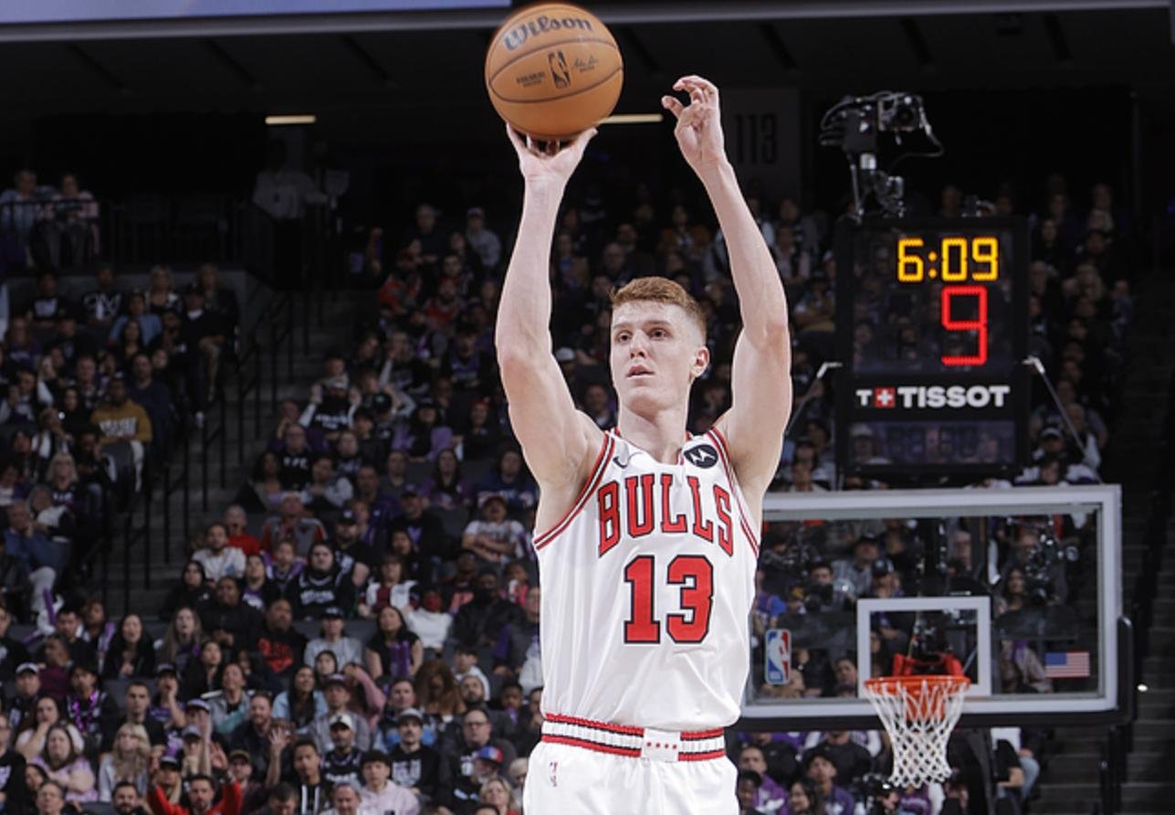 米兰体育教练-公牛战胜马刺,拉文贡献29分