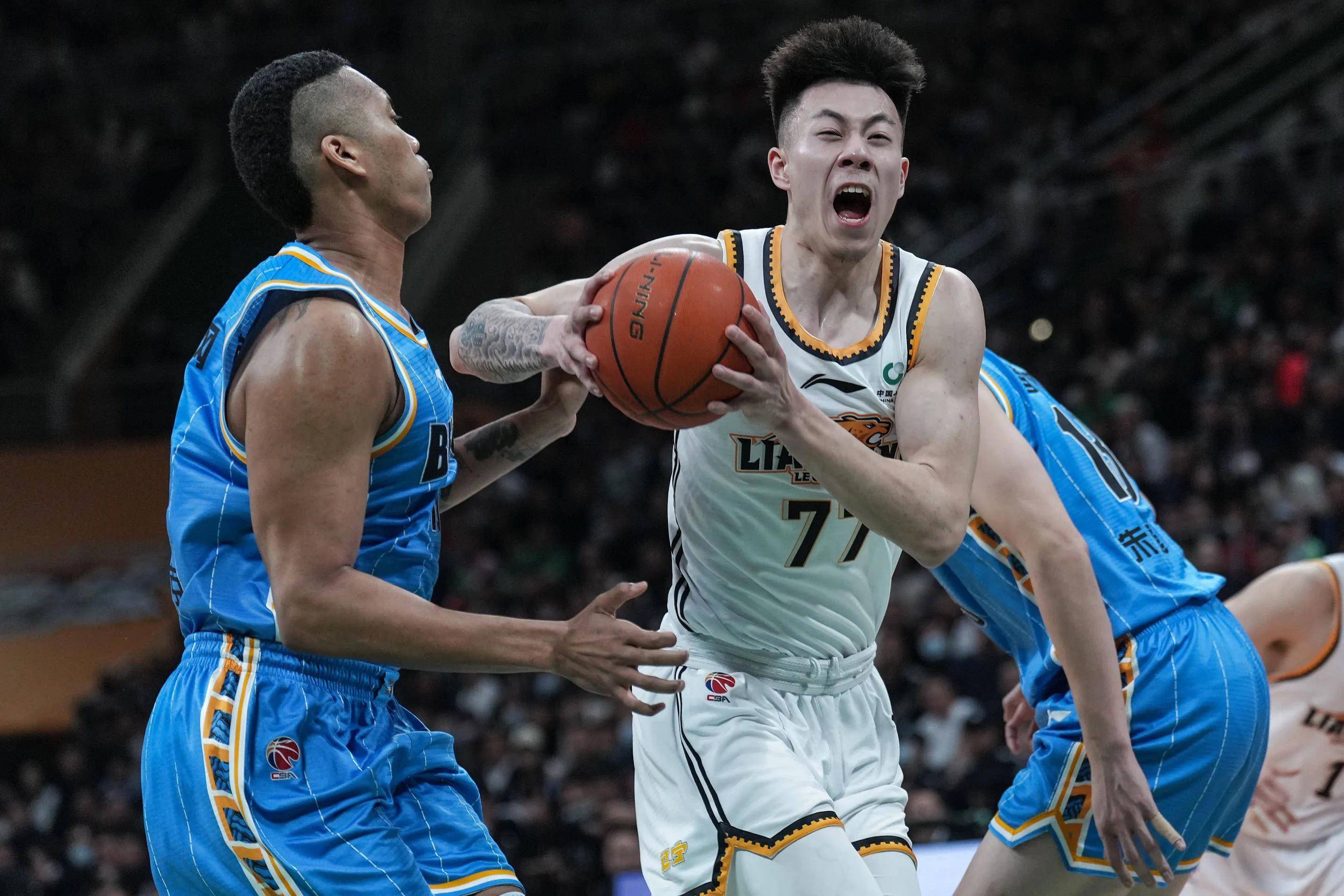 米兰体育在线登录-辽宁男篮客场逆袭甘肃队，艰难取胜